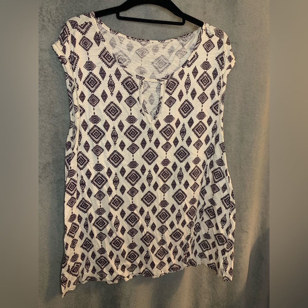 Women’s size large sleeveless blouse with pattern